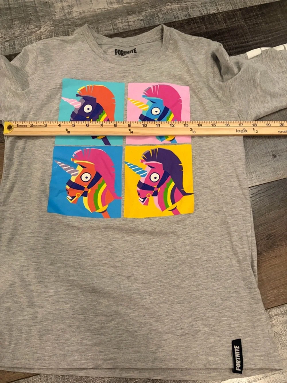 Fortnite Loot Llama Pop Art Graphic Tee Youth 18/20 - Picture 2 of 4